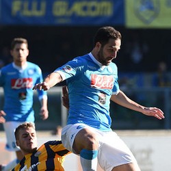 Napoli Menang dan Kuasai Sementara Puncak Serie A