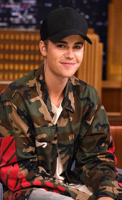 8 Hal Gila yang Dilakukan Para Penggemar Justin Bieber Demi Sang Idola