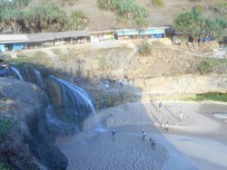 Tak Hanya Gua, Pacitan Juga Punya Pantai Unik