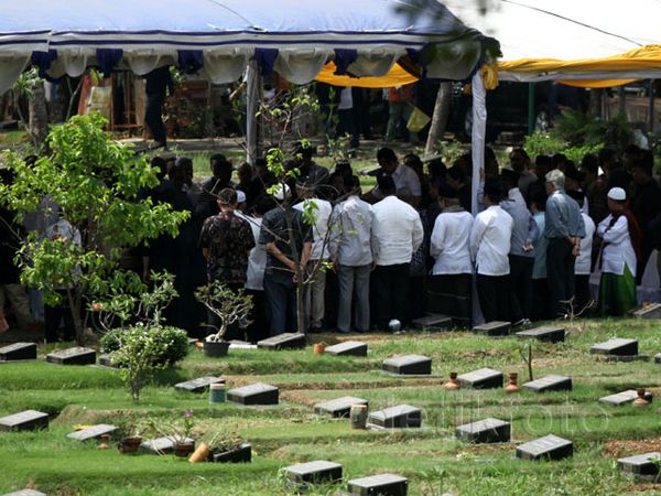 Ibunda Reza Chalid Meninggal Dunia