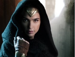 Foto Perdana Penampilan Misterius Wonder Woman