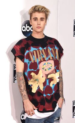 Pakai Kaos Nirvana di AMA 2015, Justin Bieber Di-bully di Twitter Pakai Kaos Nirvana di AMA 2015, Justin Bieber Di-bully di Twitter