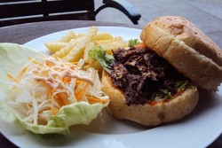 Two Stories: Enaknya Menyantap Burger Empal Suwir yang Empuk Juicy