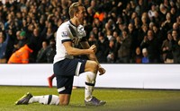 Harry Kane merayakan gol. Dalam pertandingan ini Kane dua kali membobol gawang lawan. Gol itu dibuatnya di menit ke-23 dan 50. Matthew Childs/Reuters/detikFoto.