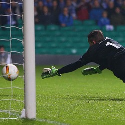 Ups, Salah! Kiper Ini ke Markas Tim Lawan, padahal Harusnya Main Kandang