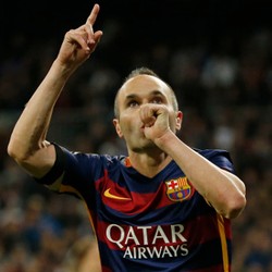 Pique Disoraki, Iniesta Dapat Tepuk Tangan