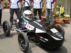 Mobil Arjuna Raih The Best Team di Kompetisi Mobil Listrik Indonesia 2015