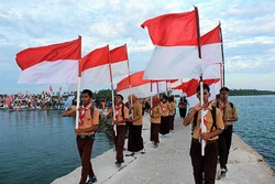 Cuma di Morowali, Ada Karnaval di Tengah Laut