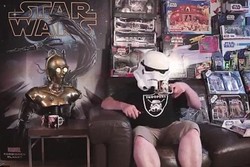 Pria di Inggris Tawarkan Kamar Homestay Penuh Memorabilia Star Wars