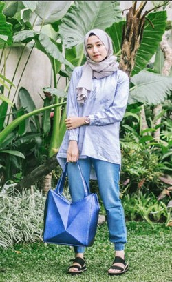 5 Tips Berbusana di Musim Hujan Untuk Hijabers