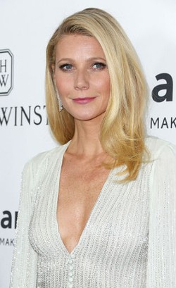 Gwyneth Paltrow Rilis Koleksi Wonder Woman Rp 143 Jutaan dengan Valentino