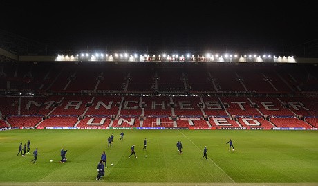 Fans PSV Siapkan Spanduk Semoga Lekas Sembuh untuk Shaw