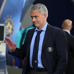 Mourinho Sayangkan Cedera Terry, Soroti Buruknya Lapangan