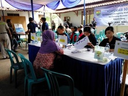 Ratusan Petani Terima Dana Kompensasi PLTU Batang