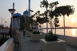 Santai Sore di Pantai Losari, Ada Sunset Cantik & Pisang Epe yang Nikmat