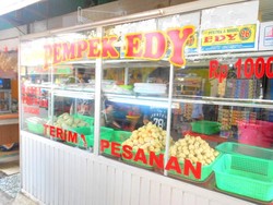 Icip-icip Kuliner Pedas di Kampung Pempek Palembang
