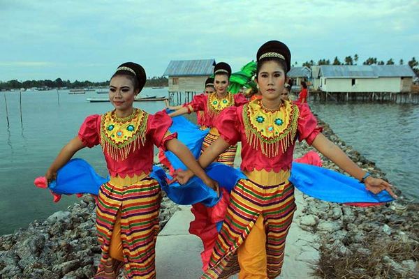 Serunya Karnaval Tengah laut di Morowali, Sulteng