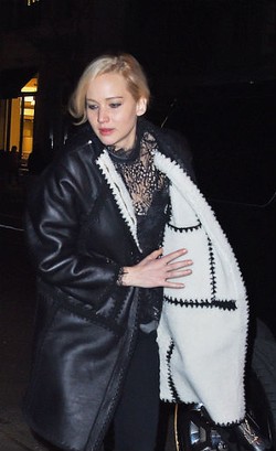 Jennifer Lawrence Pakai Baju yang Sama 3 Kali Dalam 1 Minggu