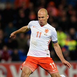Van Gaal Memang Butuh Pemain Sayap, tapi Bukan Robben