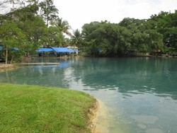 Tersihir Pesona Danau Hijau di Sumut