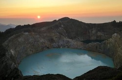 Melihat Sunrise Paling Dahsyat di Flores