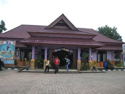 Kebun Binatang? Bukan, Ini Kantor Disbudpar Belitung Timur