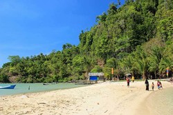 Indonesia Punya Pulau Saingan Phi Phi Island