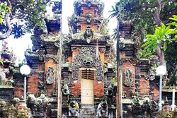 Kisah Pura di Bali dengan Kisah Rambut Sakti