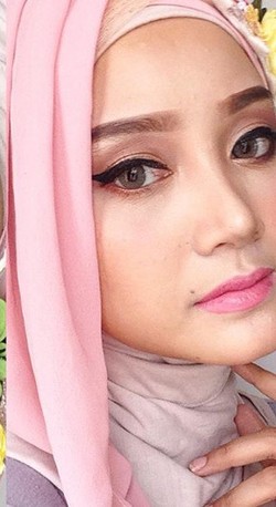 Tutorial Hijab untuk Wisuda dari Vlogger Cantik Linda Kayhz