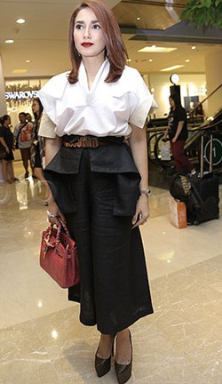 Alasan Ussy Sulistiawaty Rilis Koleksi Busana dengan Harga Terjangkau