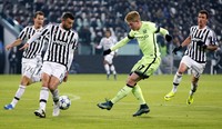     Laga yang dihelat di Juventus Stadium, Kamis (26/11/2015) dinihari WIB ini berlangsung ketat dan sengit. Andrew Couldridge/Reuters/detikcom.     