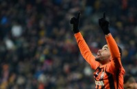 Dentinho merayakan gol yang dibuatnya di menit ke-83. Janek Skarzynski/AFP/detikFoto.