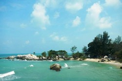 Satu Lagi yang Cantik di Belitung, Pantai Penyabong