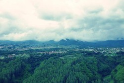Pemandangan Indah Bandung dari Tebing Keraton