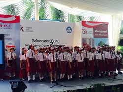 Buku Melek Keuangan Anak Sekolah Dasar Diluncurkan di SD Obama