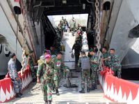 KRI Teluk Amboina 503 Pulangkan Satgas Asap