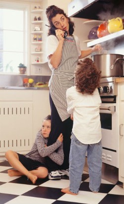 Anak Kecil Ini Minta Ibunya Bayar Denda karena Terlalu Sibuk Main HP