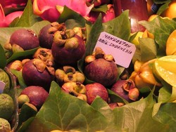 Rambutan dan Manggis Asli Indonesia di Pasar Barcelona