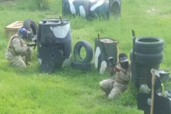 Dor! Dor! Aksi Para dTraveler Adu Paintball di Kampung Pandu