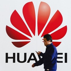 Ditjen Imigrasi Sita Dokumen dari Kantor Huawei