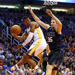 Warriors Petik Kemenangan ke-17, Heat Taklukkan Knicks