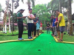 Minggu Santai dTraveler, Main Mini Golf Sampai Nonton Animal Show