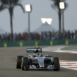 Juara di Abu Dhabi, Rosberg Tutup Musim dengan Tiga Kemenangan Beruntun