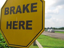 Ini Beda Defensive Driving dan Safety Driving