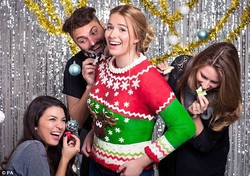 Nyam! Sweater Natal Cantik Ini Bisa Dimakan!