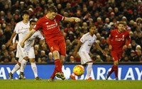 Barulah di babak kedua kebuntuan Liverpool terpecah. Handball Neil Taylor membuat wasit menunjuk titik putih untuk Liverpool yang dieksekusi secara sempurna oleh Milner untuk membawa timnya unggul sekaligus memenangi laga. Reuters/Phil Noble.