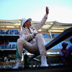 Hamilton di 2015: 11 Pole, 10 Kemenangan, dan Gelar Juara Dunia Ketiga