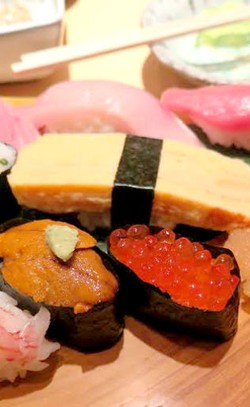 Rela Antre Sampai Urutan 300 Demi Makan di Restoran Sushi Populer di Tokyo