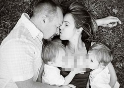 Disebut Wajib Dilihat Para Ayah, Foto Ibu Menyusui Ini Jadi Kontroversi