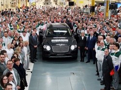 Bentley Bentayga Pertama Keluar dari Lini Produksi